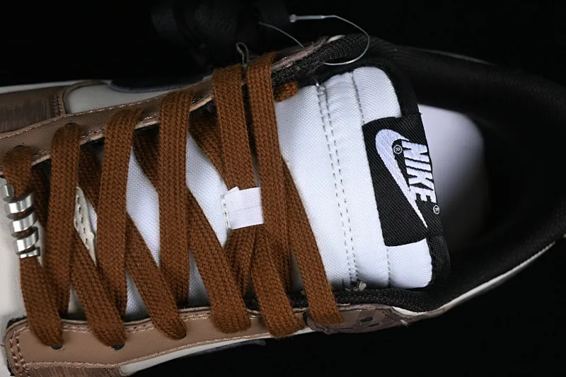 All Categories Nk SB Dunk Series Nk SB Dunk Low Low-top Sneakers Customized Big Box Nk Dunk Low Panda Prank Street Racing Rusty Brown and White SB Strap Low-top Casual Sneakers DD1391-100